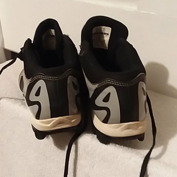 Under Armour Football Cleats - Picture 3 of 4